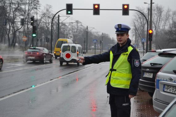 W okresie Wszystkich Świętych na drogi wyjedzie więcej policyjnych patroli