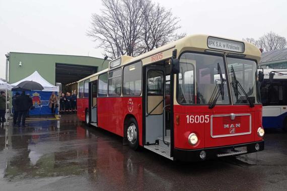 Kolekcja pojazdów MPK w Krakowie powiększyła się o kolejny, zabytkowy autobus