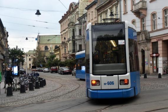 W okresie świąteczo-noworocznym pasażerów czekają zmiany w krakowskiej komunikacji miejskiej. SPRAWDŹ