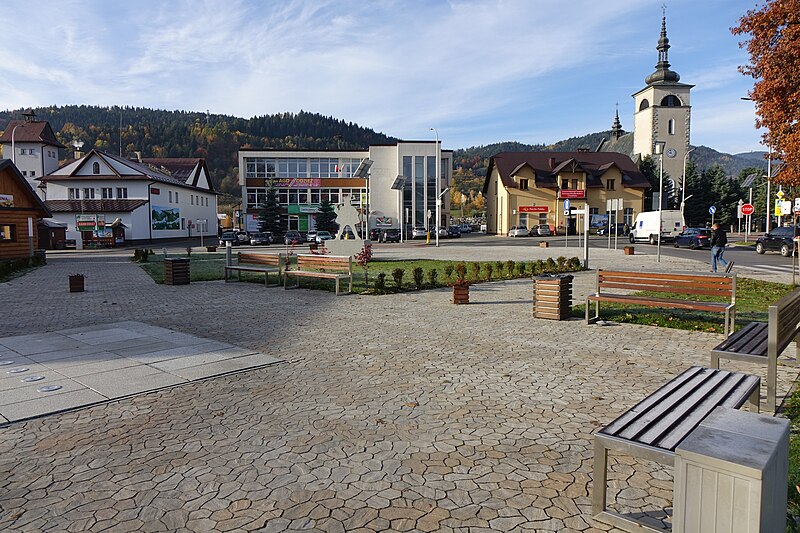 Centrum Kamienicy w pow. limanowskim (fot. Jerzy Opioła/Wikipedia)