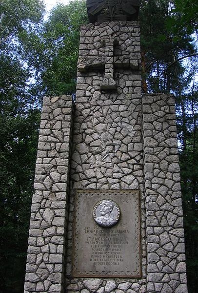 Krzykawka, pomnik F.Nullo (fot.Shizonek/Wikiepdia)