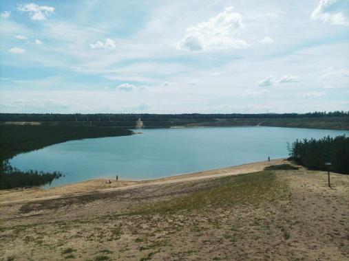 Pojezierze Olkuskie: mimo zakazów plażują i grillują. To może się skończyć tragedią