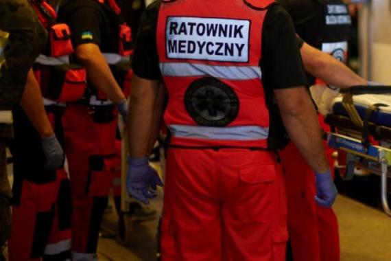 Pacjent szpitala psychiatrycznego uciekł ratownikom, zatrzymał go policjant po służbie