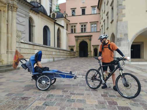 1000 km w wózku przypiętym do roweru