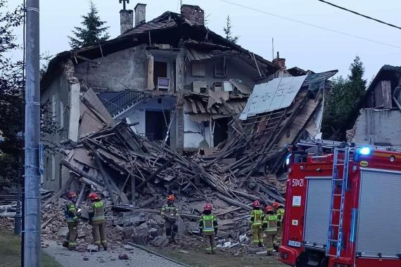 Zawaliła się ściana jednej z kamienic przy ulicy Kościelnej w Oświęcimiu. Strażacy nie znaleźli nikogo pod gruzami