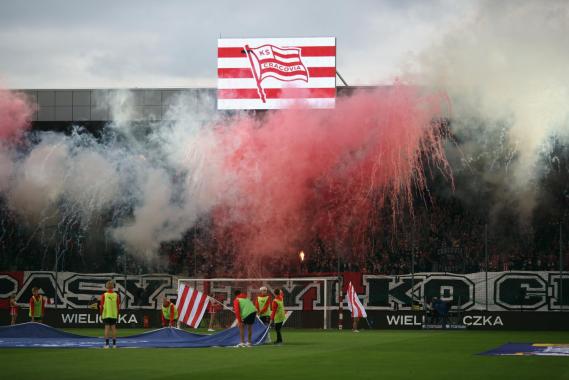 Czy możemy się bezpiecznie czuć na stadionach?